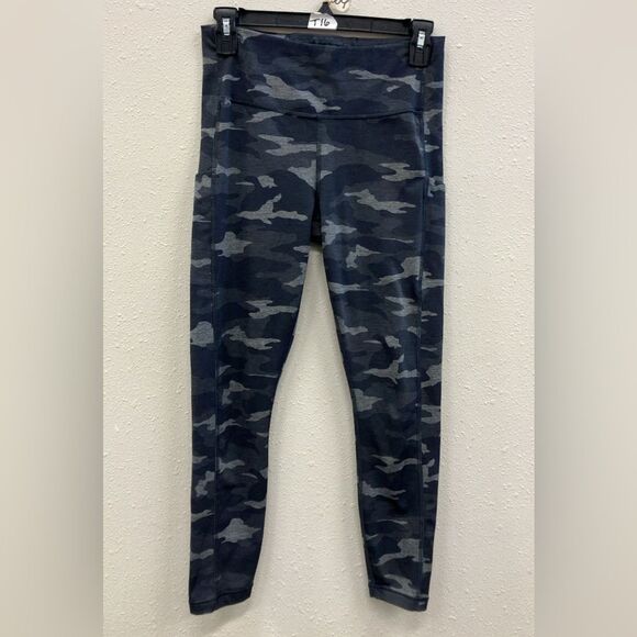 Athleta ultimate stash pocket camouflage 7/8 tight size small #743 - Picture 1 of 2